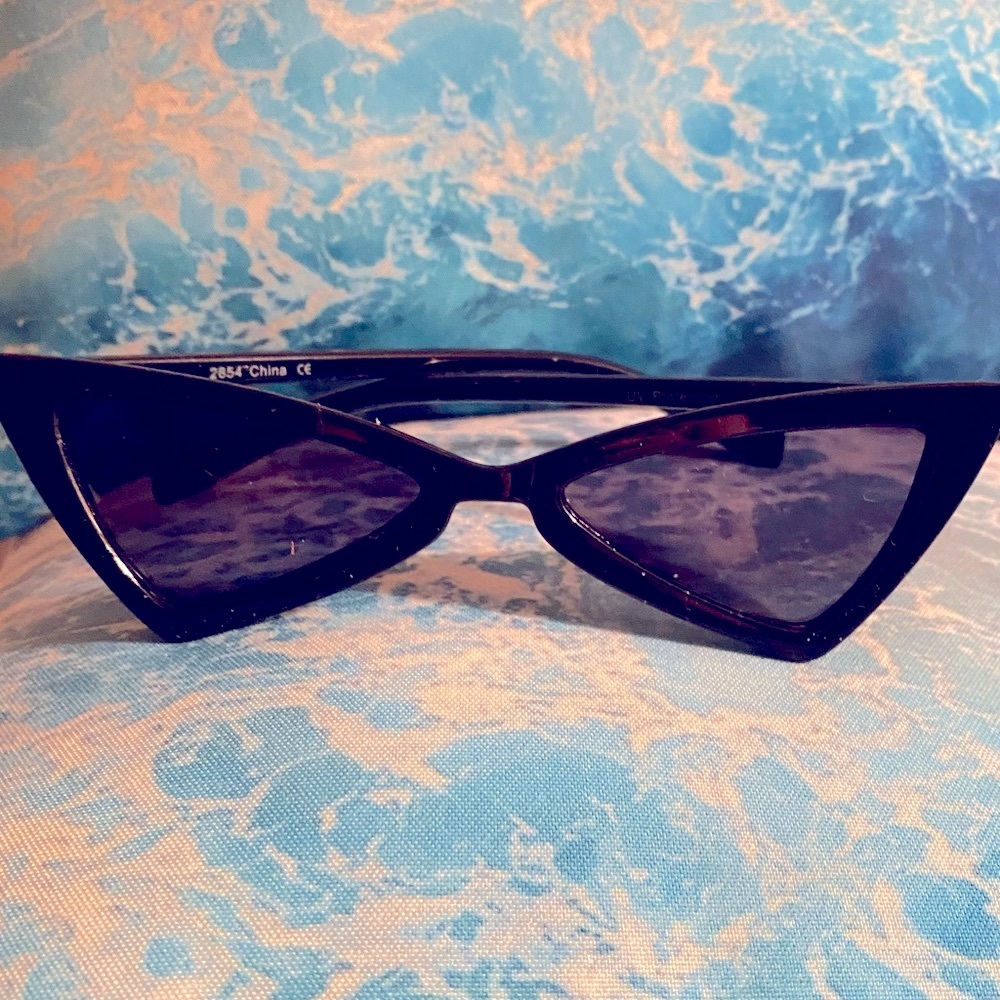 NEW BLACK TRIANGLE SUNGLASSES